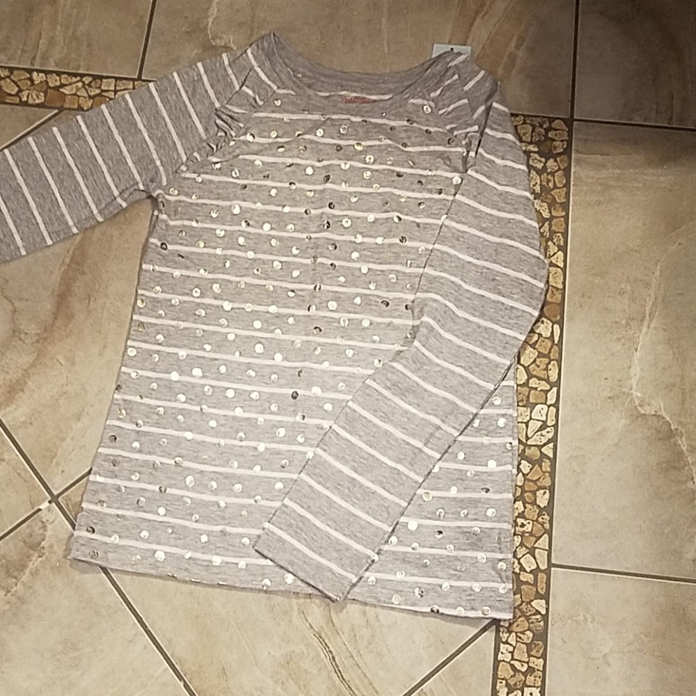 Long-sleeved girls shirt